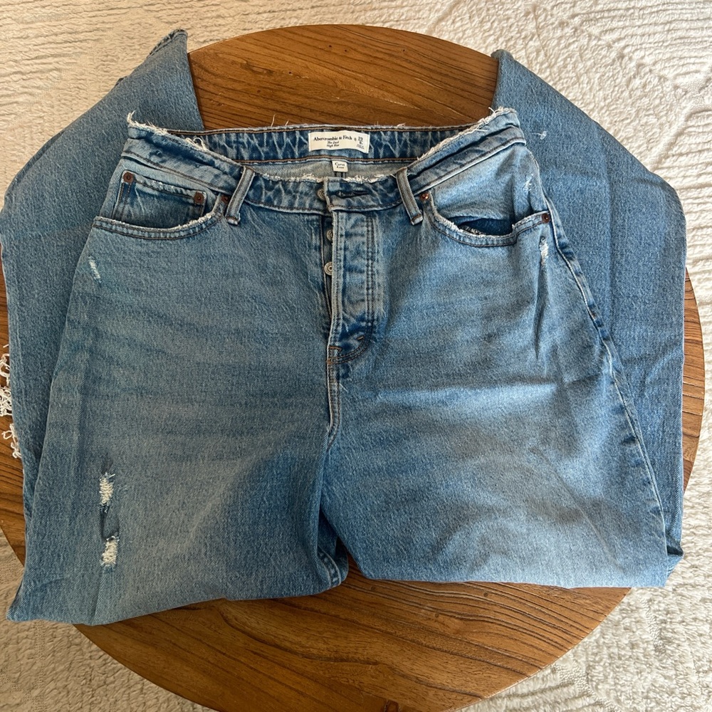 Abercrombie & Fitch curve love Light Blue ripped Boyfriend Jeans - Picture 4 of 4